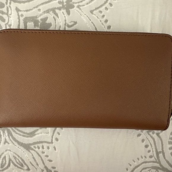 LAST ONE! Michael Kors Jet Set Item Large Multifunction Wallet in Luggage - Picture 3 of 4